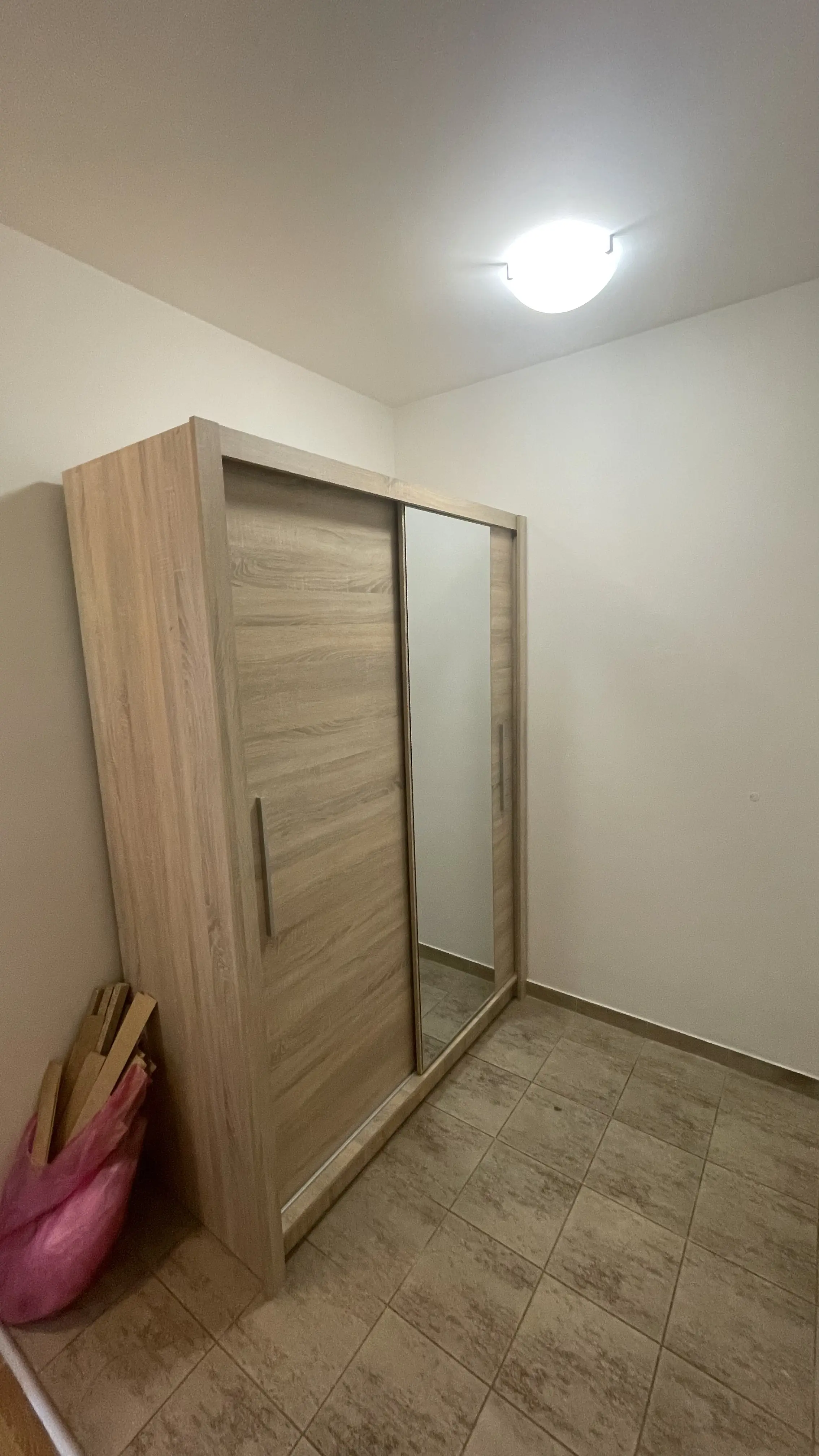Skříň Sconto